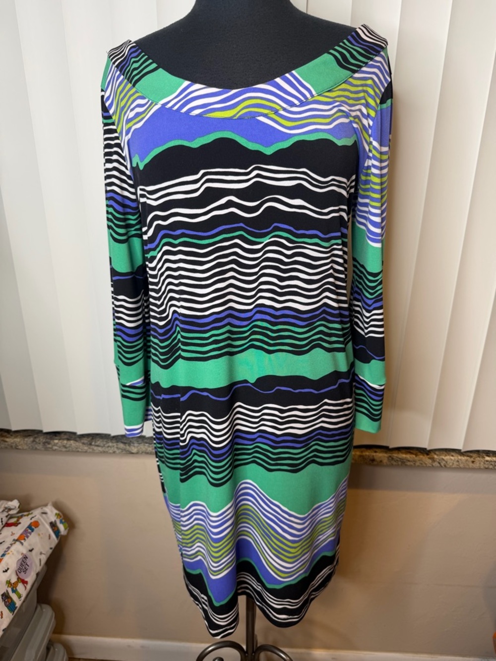 Tori Richard Honolulu 3/4 sleeve scoop neck dress striped design Size Medium